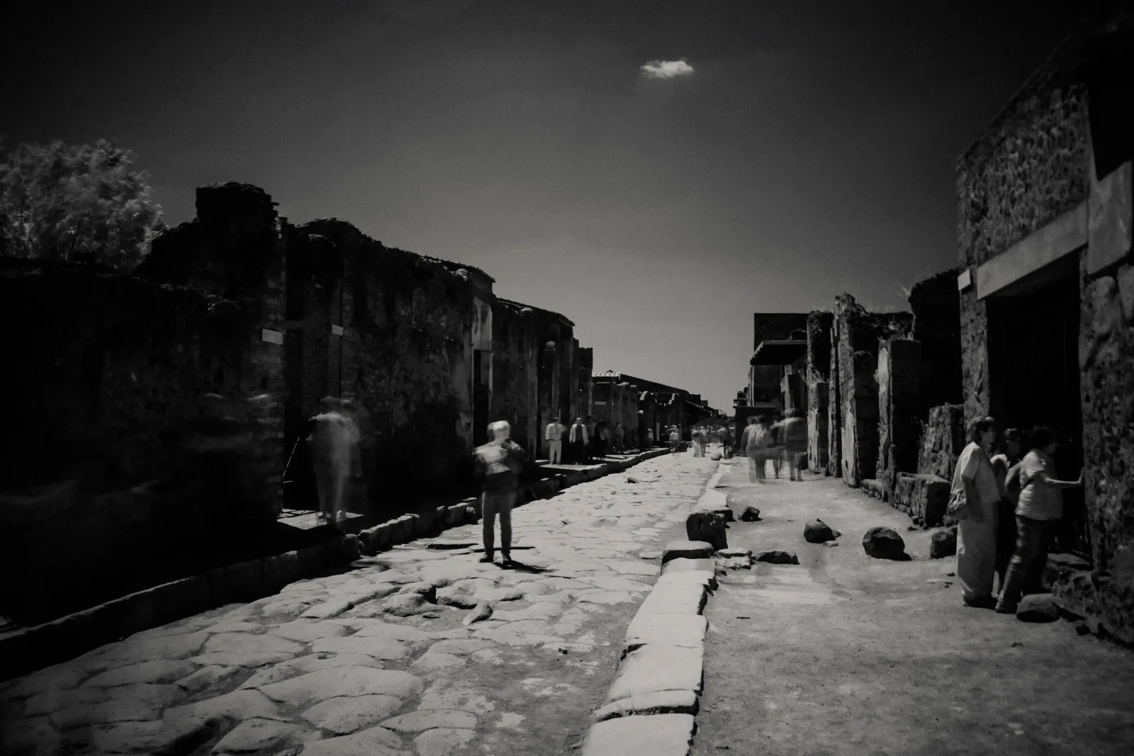 ALLEE SELIM AFTER US 7, photographie noir et blanc par Selim Allee