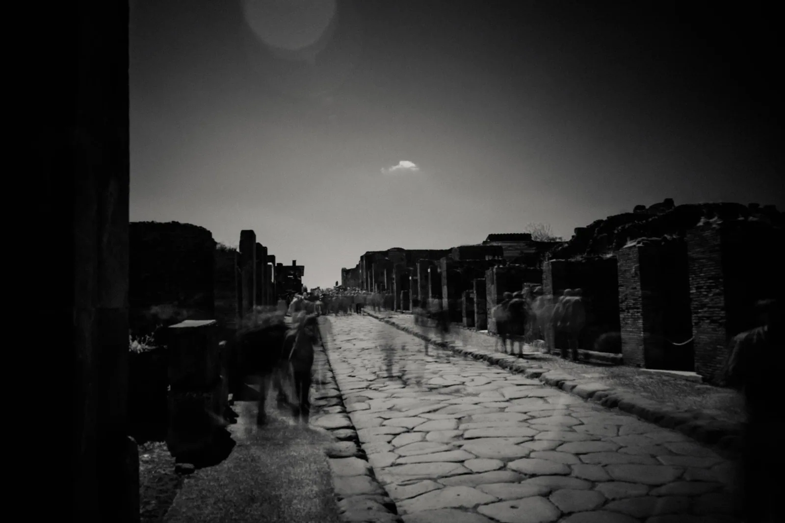 ALLEE SELIM AFTER US 12, photographie noir et blanc par Selim Allee